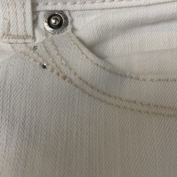 Chico’s So Slimming White Capris, 5 pocket Jean style. Stretch - Picture 15 of 17